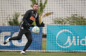 Goleiro Walter no treinamento desta segunda-feira no CT Joaquim Grava