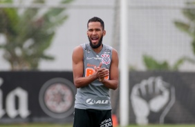 Everaldo na atividade da manhã desta quinta-feira no CT Dr. Joaquim Grava