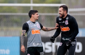 Fagner e Walter na atividade da manhã desta quinta-feira no CT Dr. Joaquim Grava