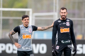 Fagner e Walter na atividade da manhã desta quinta-feira no CT Dr. Joaquim Grava