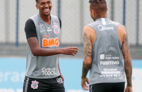 Jô e Luan na atividade da manhã desta quinta-feira no CT Dr. Joaquim Grava
