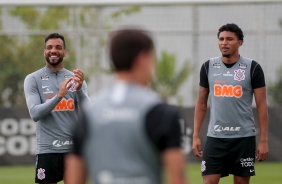 Michel e Éderson na atividade da manhã desta quinta-feira no CT Dr. Joaquim Grava