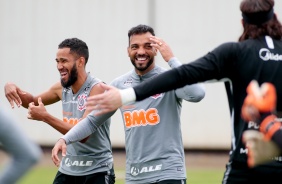 Everaldo e Michel Macedo na atividade da manhã desta quinta-feira no CT Dr. Joaquim Grava