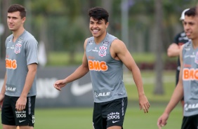 Piton e Roni na atividade da manhã desta quinta-feira no CT Dr. Joaquim Grava
