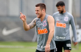Ramiro na atividade da manhã desta quinta-feira no CT Dr. Joaquim Grava
