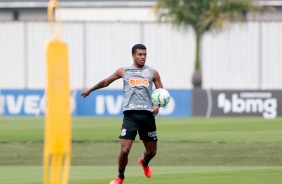 Léo Natel no treino da tarde desta quinta-feira no CT Dr. Joaquim Grava
