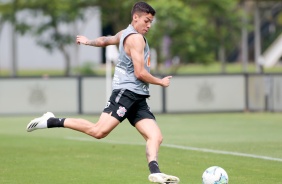 Gabriel Pereira no treino da tarde desta quinta-feira no CT Dr. Joaquim Grava