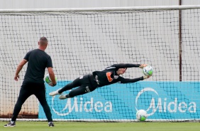 Jogadores no treino da tarde desta quinta-feira no CT Dr. Joaquim Grava