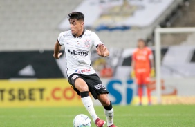 Volante Roni na derrota para o Atltico Mineiro, na Neo Qumica Arena, pelo Brasileiro