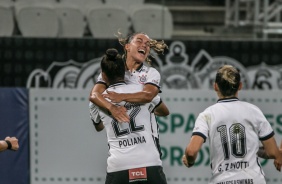 Tamires comemorando gol contra o Palmeiras, pelo Brasileiro Feminino