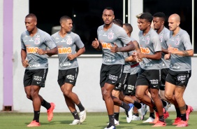 Elenco corinthiano no treinamento deste sbado no CT Joaquim Grava