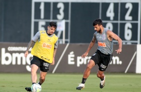 Fagner e Camacho no treinamento deste sbado no CT Joaquim Grava