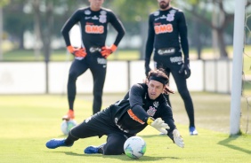 Goleiro Cssio no treinamento deste sbado no CT Joaquim Grava