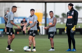 Jogadores do Corinthians no treinamento deste sbado no CT Joaquim Grava