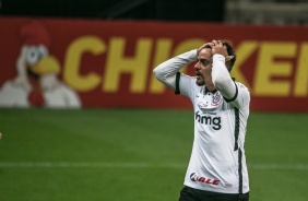 Fagner lamenta seu gol perdido contra o Grêmio