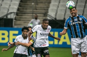 Gil e Marllon no jogo contra o Grêmio, na Neo Química Arena, pelo Brasileirão