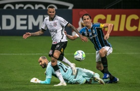 Meia Luan no jogo contra o Grêmio, na Neo Química Arena, pelo Brasileirão