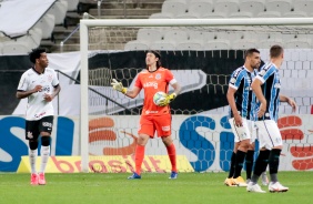 Cássio em ação no jogo contra o Grêmio pelo campeonato brasileiro