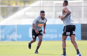 Cazares no primeiro treino do Corinthians aps empate contra o Grmio