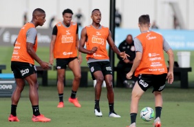 Elenco no primeiro treino do Corinthians aps empate contra o Grmio