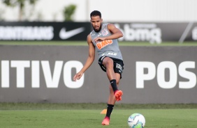 Everaldo no primeiro treino do Corinthians aps empate contra o Grmio