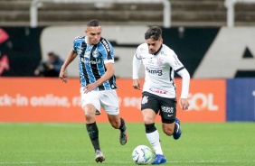 Fagner em ao no jogo contra o Grmio pelo campeonato brasileiro