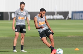 Gabrel Pereira e Everaldo no primeiro treino do Corinthians aps empate contra o Grmio