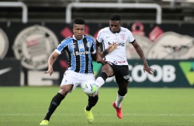 Jogadores em ação no jogo contra o Grêmio pelo campeonato brasileiro
