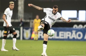 Luan em ao no jogo contra o Grmio pelo campeonato brasileiro