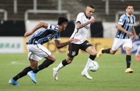 Luan em ao no jogo contra o Grmio pelo campeonato brasileiro