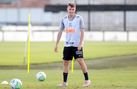 Lucas Piton no primeiro treino do Corinthians aps empate contra o Grmio