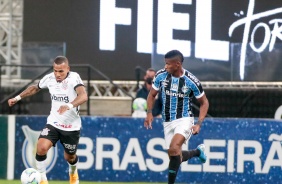 Otero em ao no jogo contra o Grmio pelo campeonato brasileiro