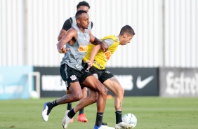 Raul Gustavo e Gabriel Pereira no primeiro treino do Corinthians aps empate contra o Grmio