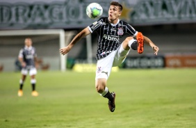 Lucas Piton no duelo contra o Coritiba, pelo Brasileiro, no Couto Pereira