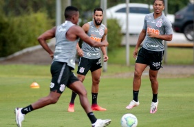 Everaldo e Dav no treino desta quinta-feira no CT Joaquim Grava
