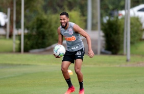 Everaldo no treino desta quinta-feira no CT Joaquim Grava