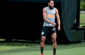 Everaldo no treino desta quinta-feira no CT Joaquim Grava