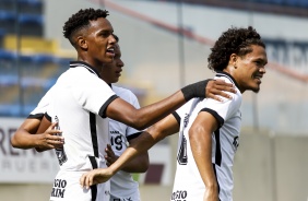 Cau e Reginaldo durante goleada sobre o Sport, pelo Campeonato Brasileiro Sub-20