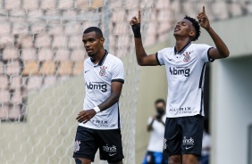 Lucas e Cauê durante goleada sobre o Sport, pelo Campeonato Brasileiro Sub-20