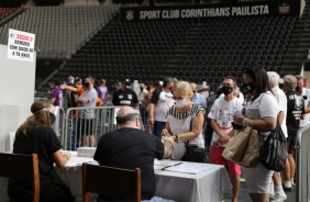 Scios do Corinthians votam em eleio presidencial do clube