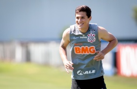 Vital durante treino deste sbado no CT Joaquim Grava