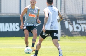Fábio Santos durante treino deste sábado no CT Joaquim Grava