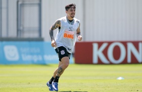 Fagner durante treino deste sbado no CT Joaquim Grava