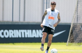 Fagner durante treino deste sbado no CT Joaquim Grava