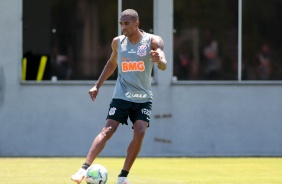 Marllon durante treino deste sbado no CT Joaquim Grava