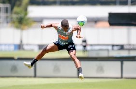 Matheus Dav durante treino deste sbado no CT Joaquim Grava