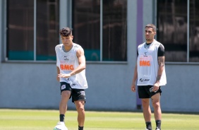 Roni e Gabriel durante treino deste sbado no CT Joaquim Grava