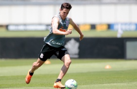 Vital durante treino deste sbado no CT Joaquim Grava