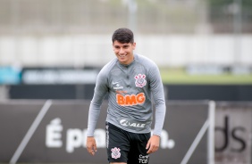 ngelo Araos durante treino desta quinta-feira no CT Joaquim Grava