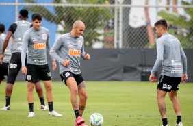 Fábio Santos durante treino desta quinta-feira no CT Joaquim Grava